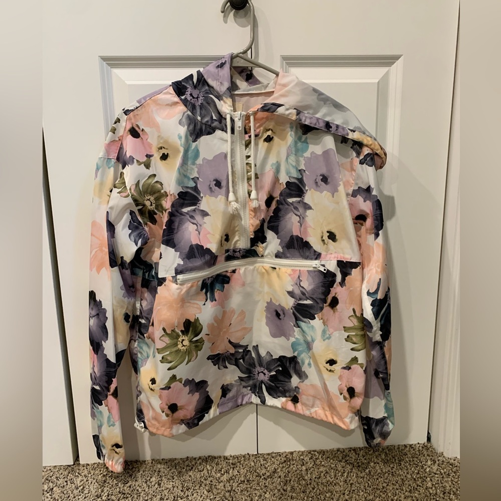 Athletic, windbreaker. Pairs great with leggings!